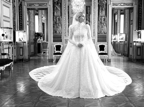 dolce gabbana robe de mariée|L’incroyable robe de mariée Dolce & Gabbana de .